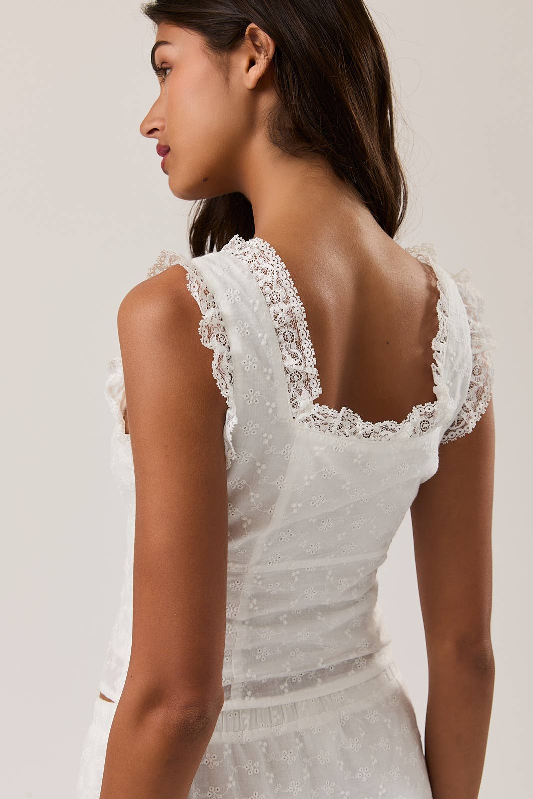 SLEEVELESS SQUARE NECK RUFFLE TOP (WHITE)