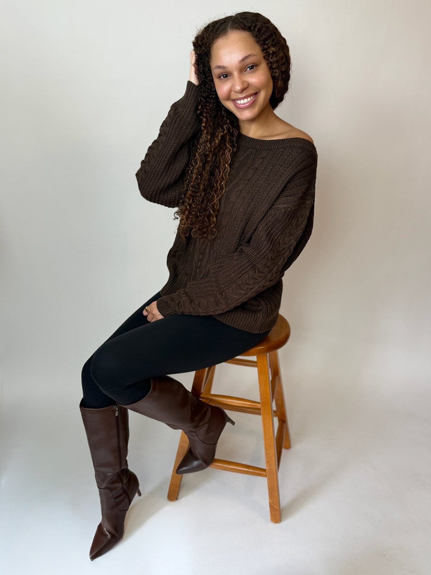 TORI OVERSIZED CABLE KNIT SWEATER (BROWN)