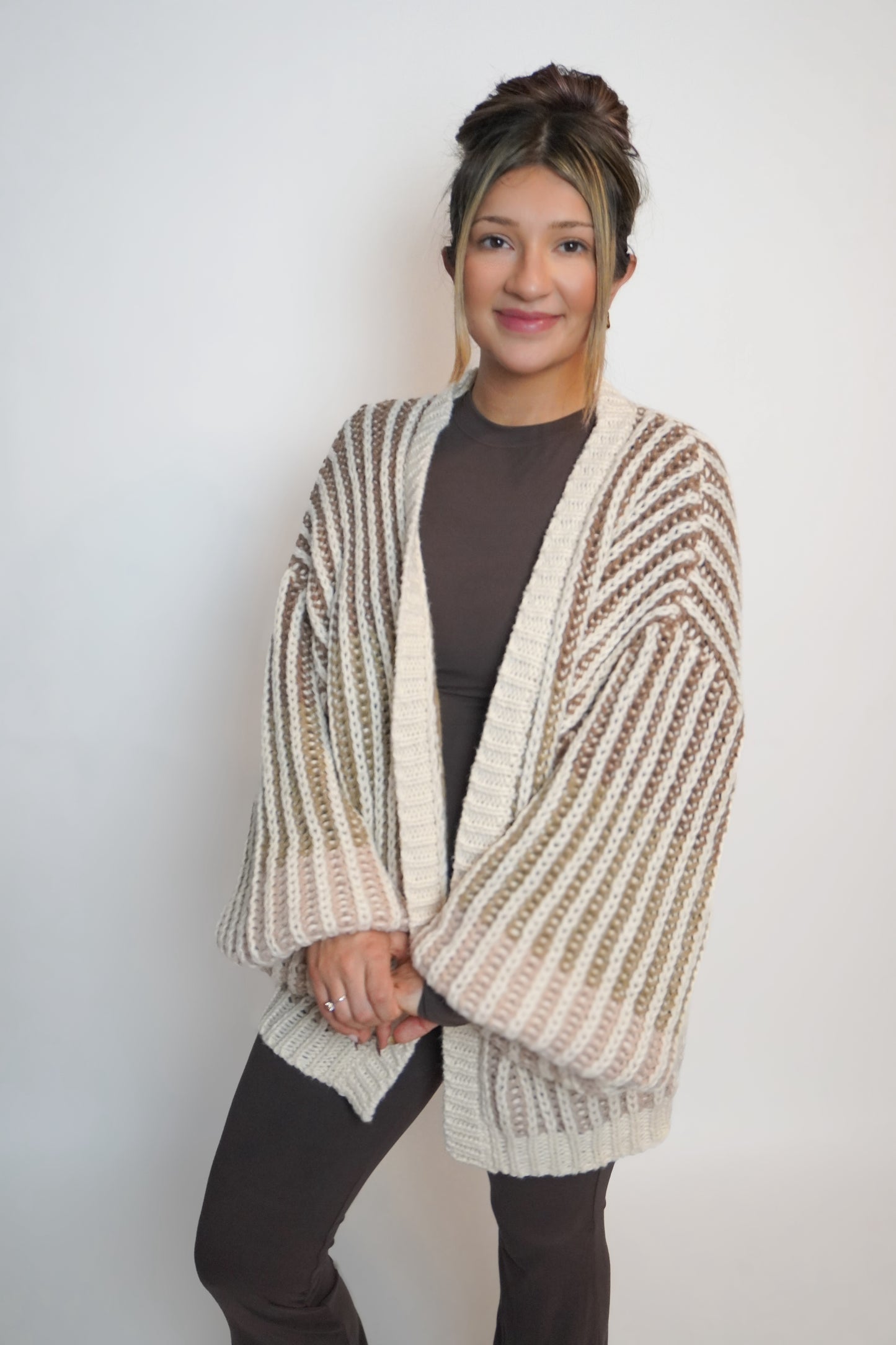 COFFE AND CREAM OVERSIZED OMBRE CARDIGAN (TAUPE)