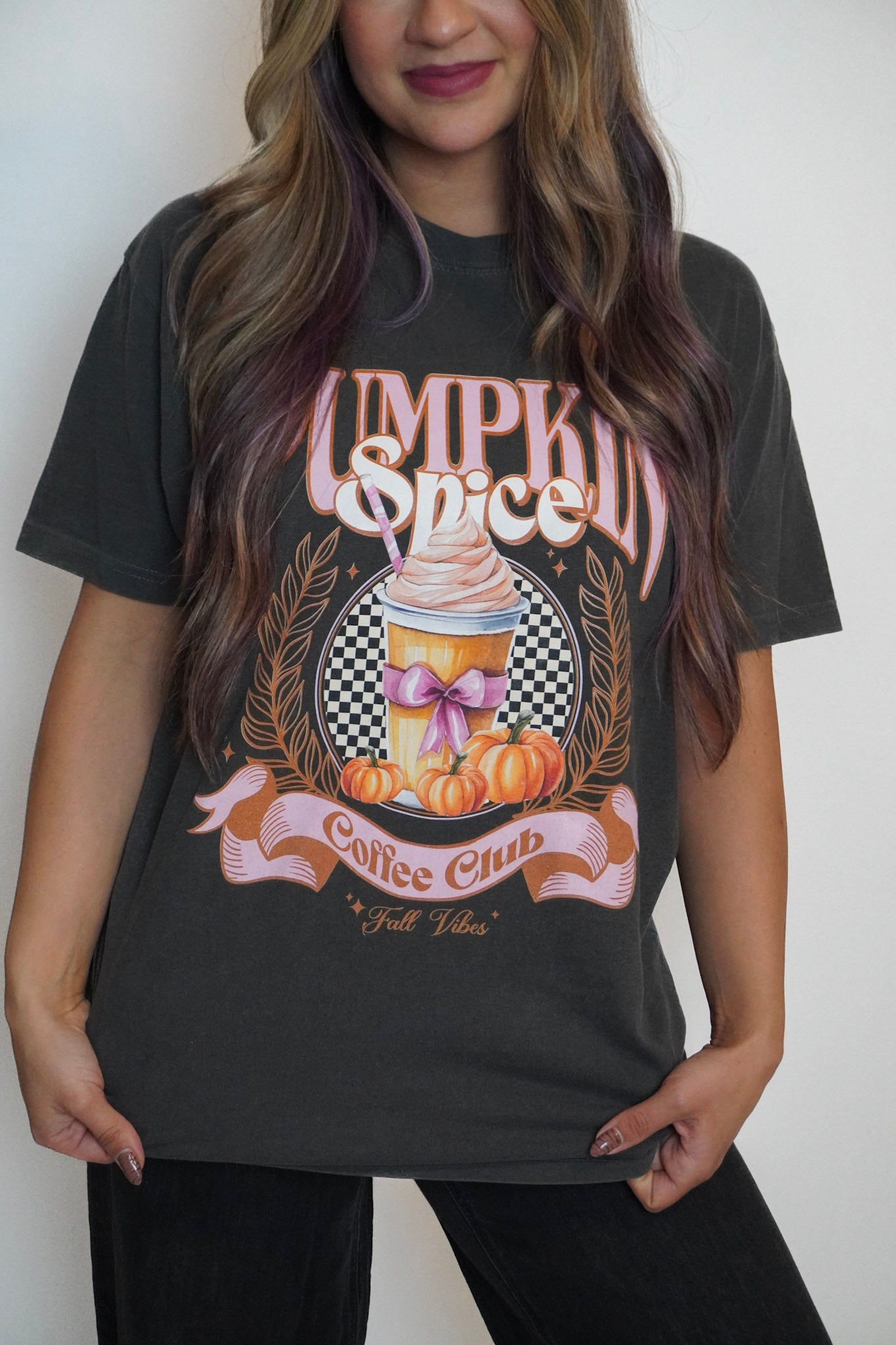 PUMPKIN SPICE SOCIETY GRAPHIC TEE (PEPPER)