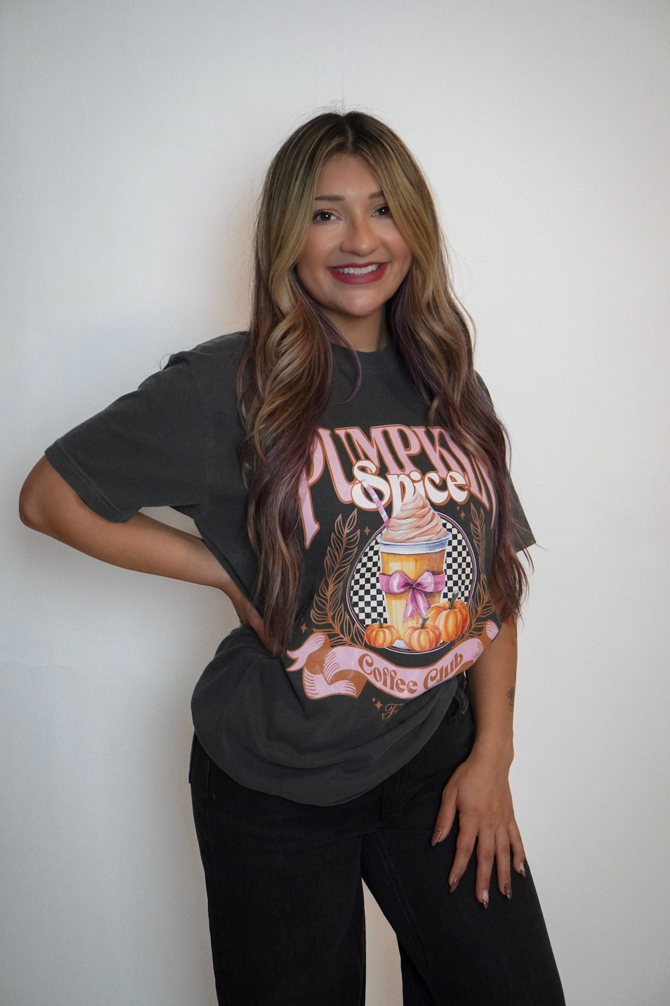 PUMPKIN SPICE SOCIETY GRAPHIC TEE (PEPPER)